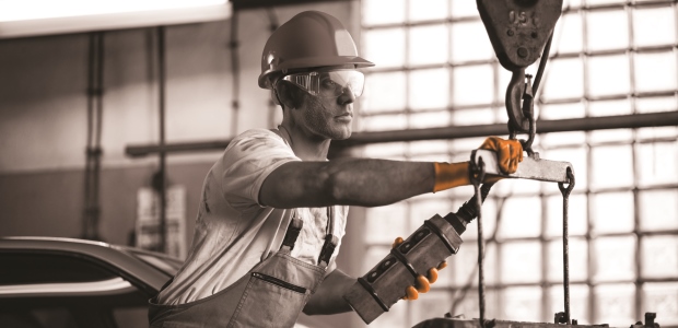 A glove that is too thick or has material that is too inflexible for a specific task will decrease finger dexterity and increase hand fatigue. (SW Safety Solutions Inc. photo)