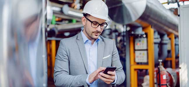 Why a Mobile First Safety Strategy Makes Sense for Electrical Workers